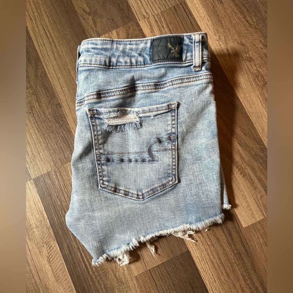American Eagle Midi Super Stretch Denim Shorts Distressed SZ 14 - Picture 3 of 11